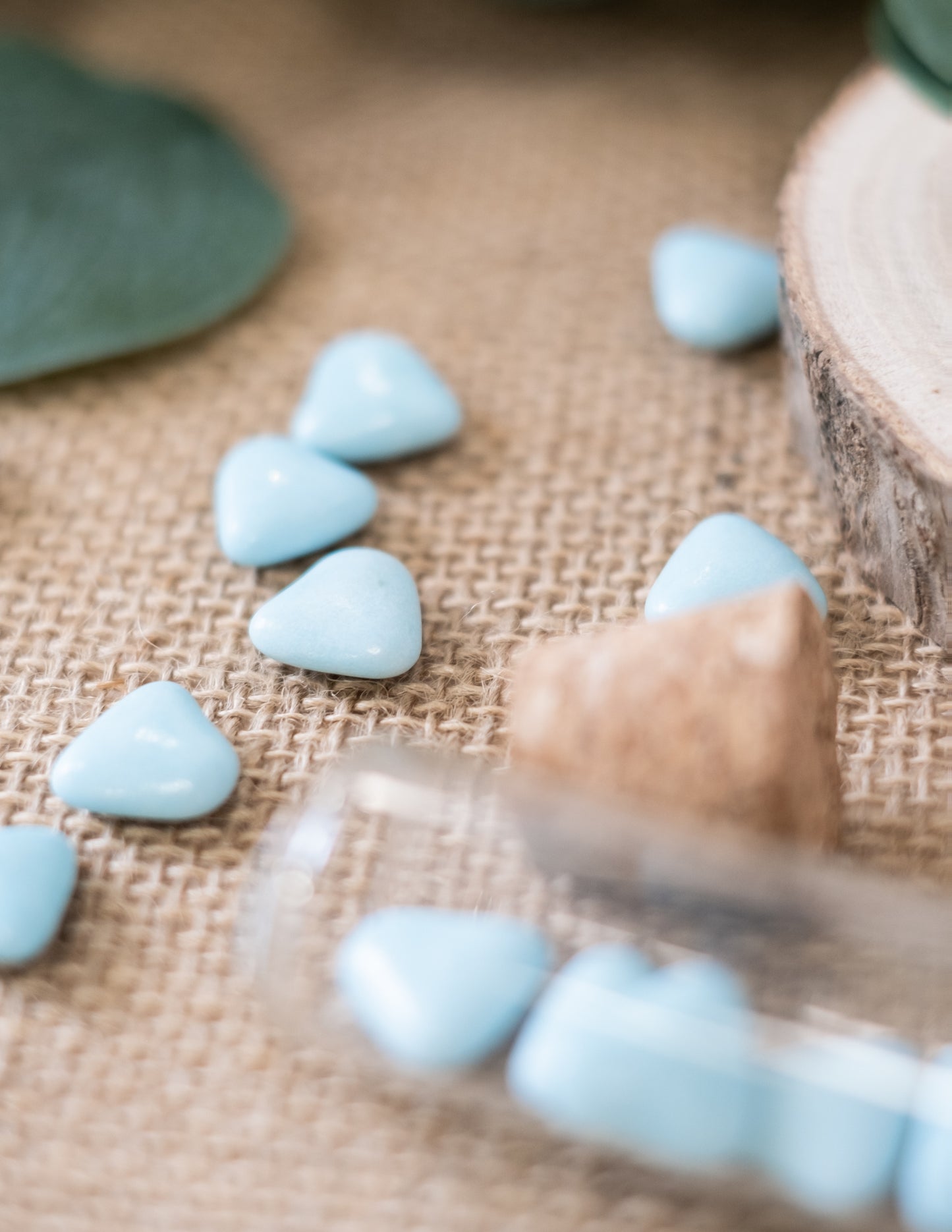 Mini čokoládové srdiečka v svetlomodrej farbe 250 g na prvé sväté prijímanie 