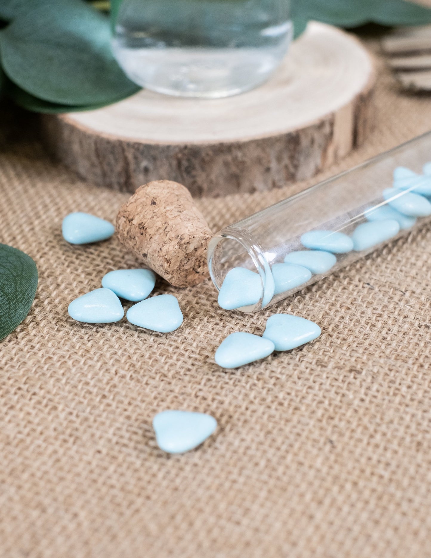 Mini čokoládové srdiečka v svetlomodrej farbe 250 g na prvé sväté prijímanie 