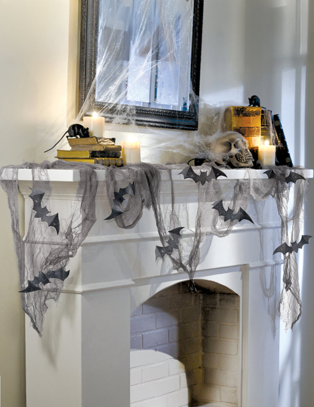 Mise en situation sur une cheminée du drap chauve-souris