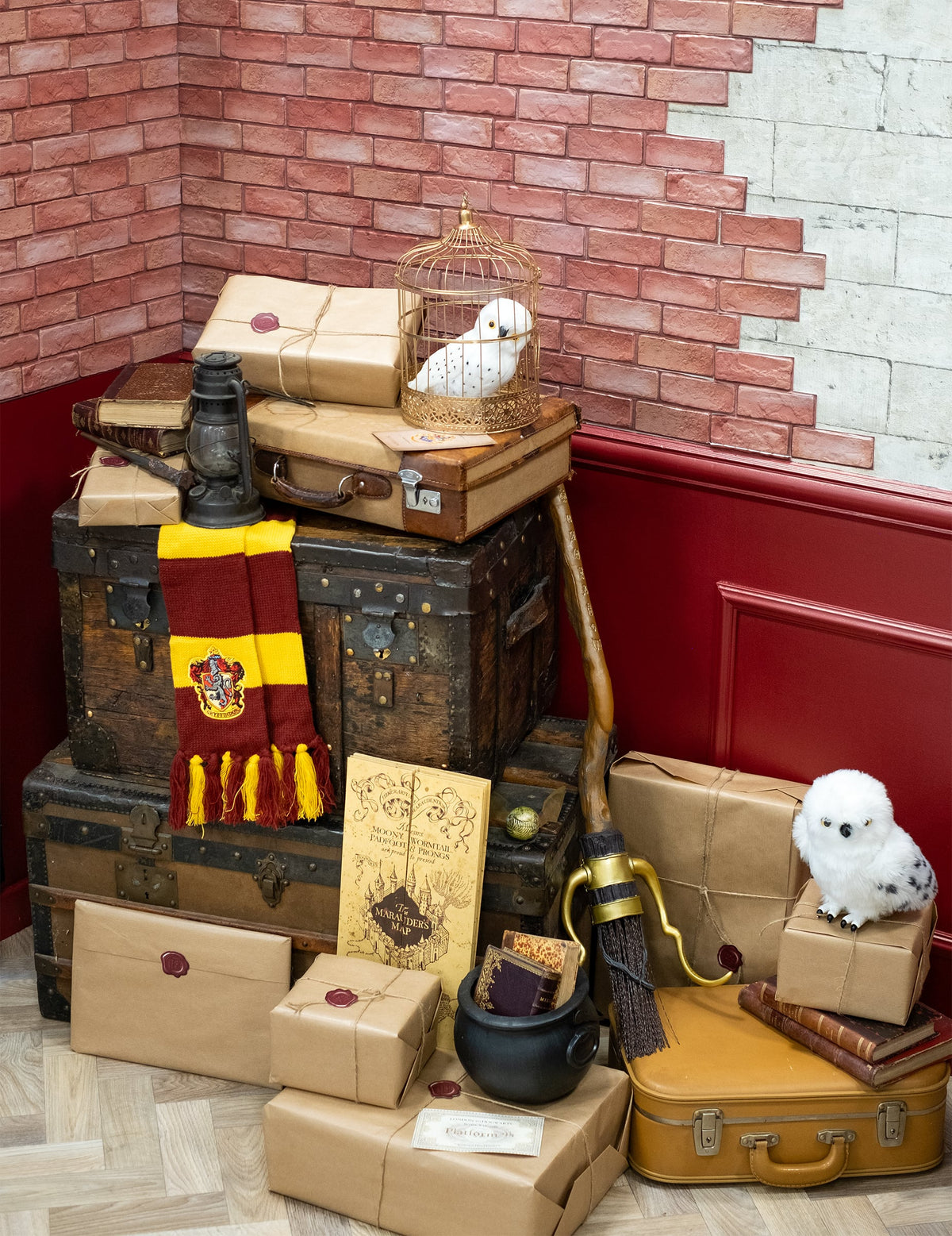 Mise en scène de l'écharpe luxe Gryffondor