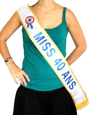 Slečna 40 -ročná šatka