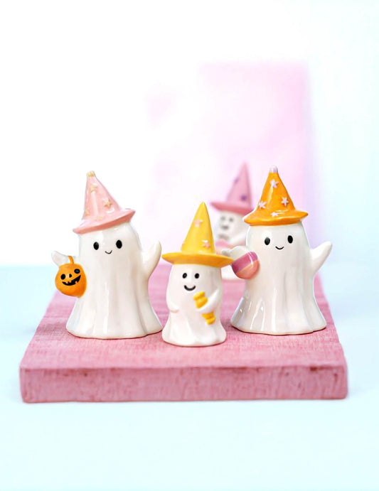 Dekoratívny duch Summerween z keramiky s hviezdnym klobúkom 9,5 x 8 x 15 cm