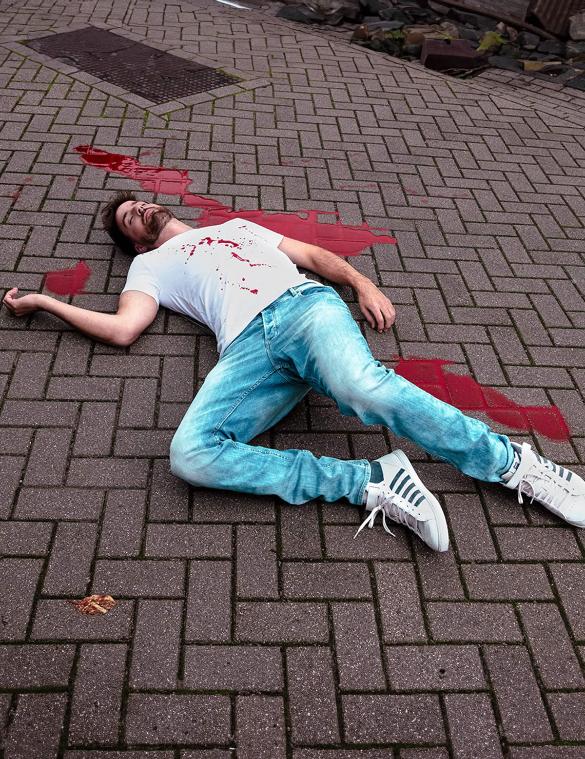 Nasadenie na odev s umelou krvou na textil halloween