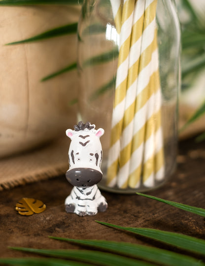 Dekoratívna živicová figúrka zebry v safari štýle 3 cm 2,5x cm