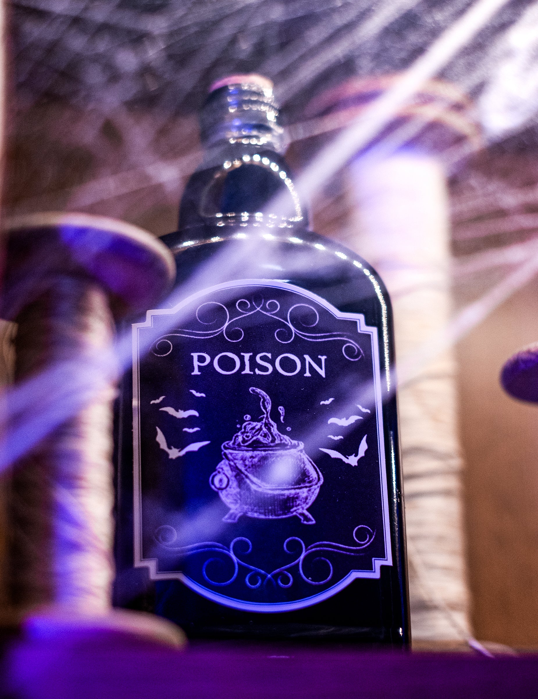 Mise en scène avec toiles d'araignées du flacon de poison pour Halloween