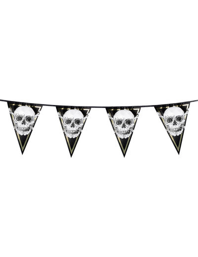 Gros plan sur un fanion de la guirlande de fanions en plastique Pirate Jolly Roger