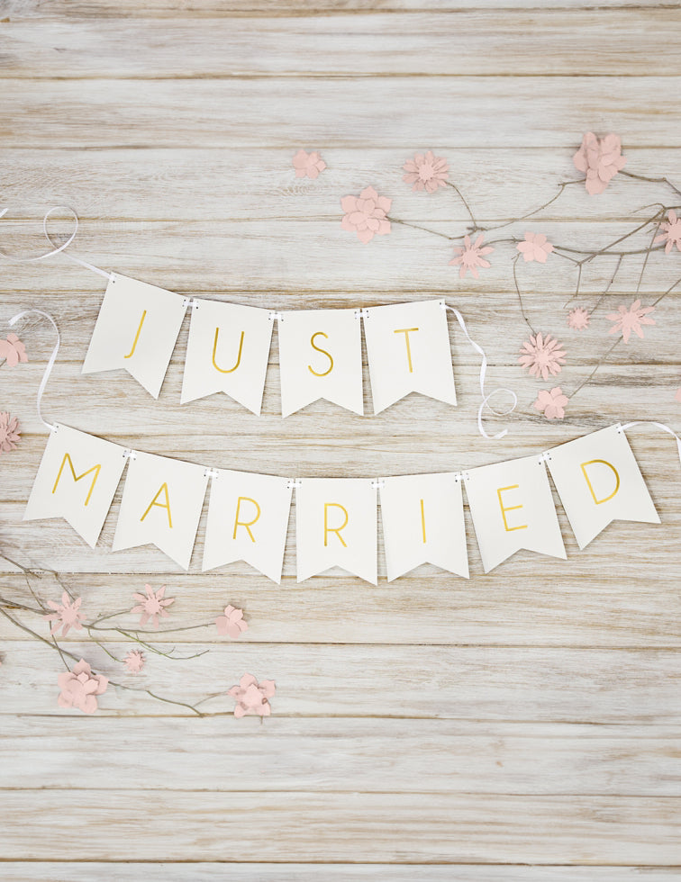 Bielo-zlatá zavinovacia girlanda, novomanželia, 155 cm kartón