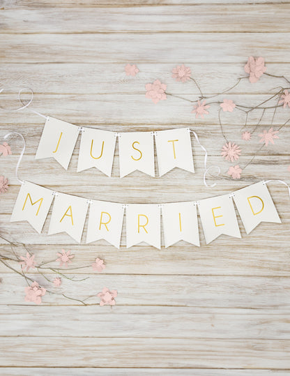 Bielo-zlatá zavinovacia girlanda, novomanželia, 155 cm kartón