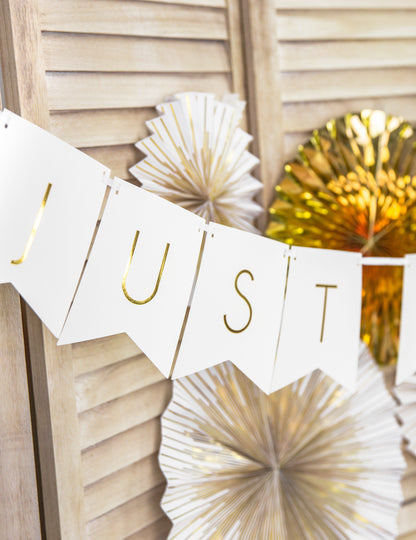 Bielo-zlatá zavinovacia girlanda, novomanželia, 155 cm kartón