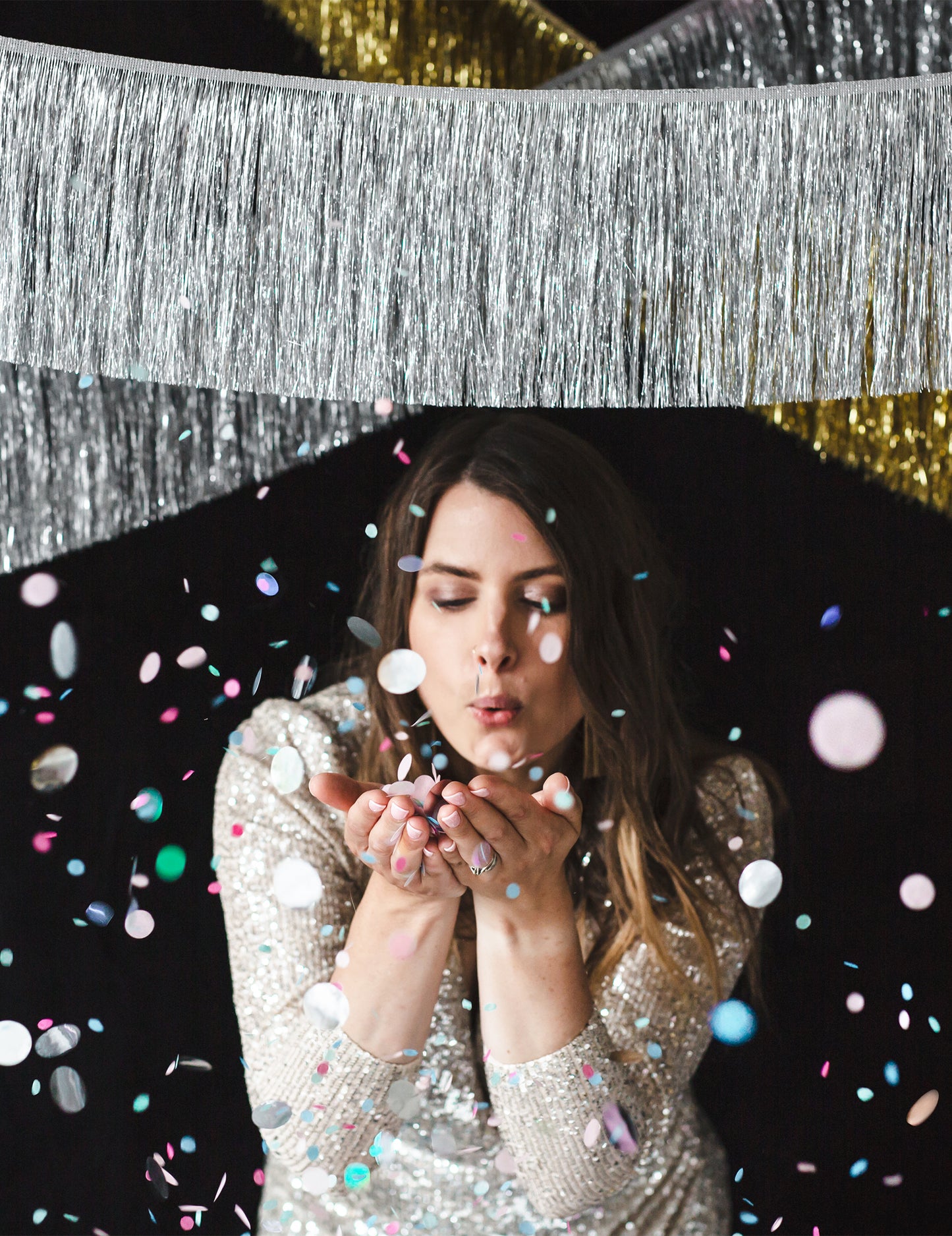 Girlanda zo strieborných strapcov 135 cm