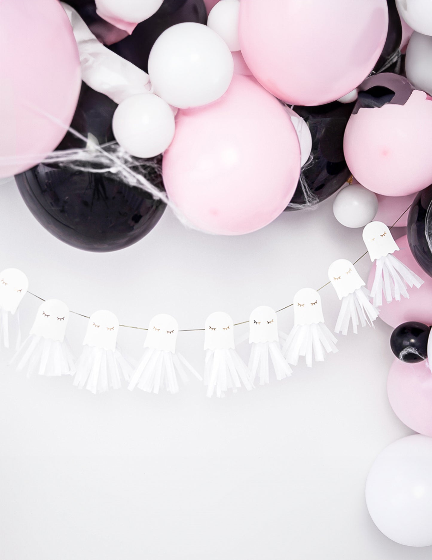 Girlanda z bieleho a zlatého papiera s duchmi, 1,3 m, vyžaduje montáž