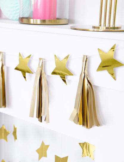 Papierová girlanda so zlatými hviezdičkami na zostavenie