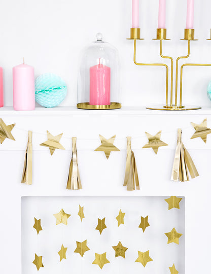 Papierová girlanda so zlatými hviezdičkami na zostavenie