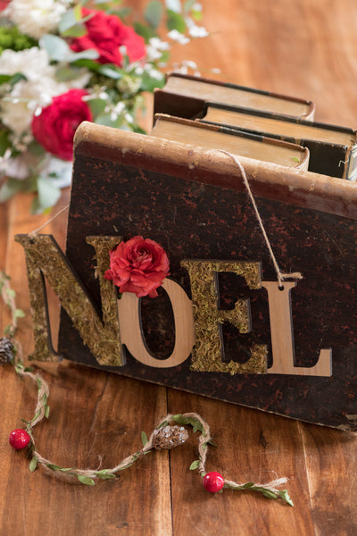 Prírodný veniec z červených jedlí a šišiek 110 cm s bobuľami