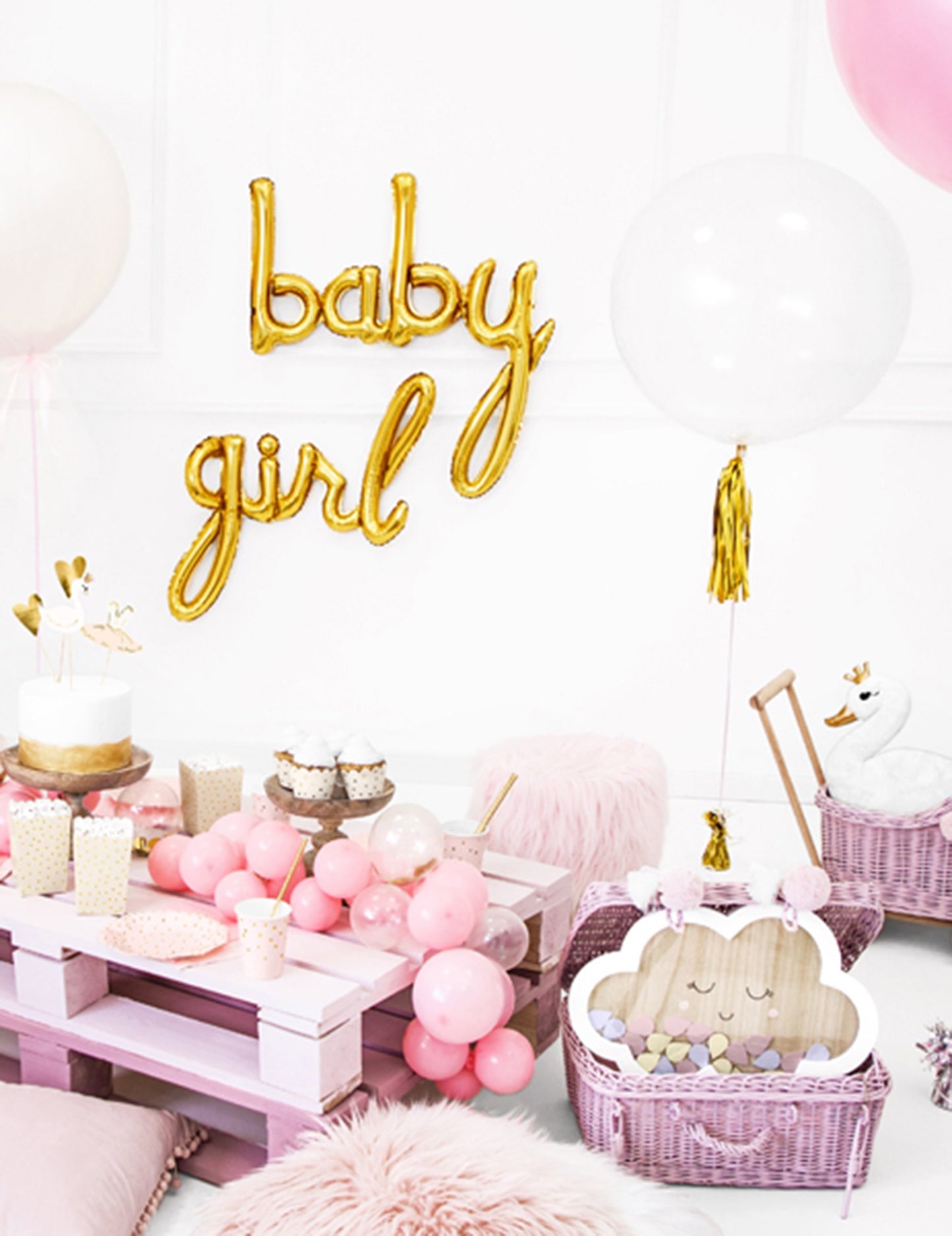 Mise en scène de baby shower de la guirlande tassel 12 pompons dorés métallisés