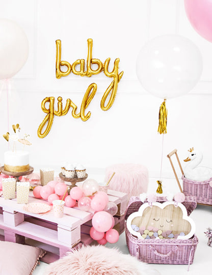 Mise en scène de baby shower de la guirlande tassel 12 pompons dorés métallisés