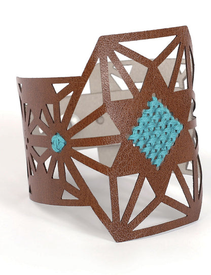 Vue de profil du Kit bracelet à broder motif étoile