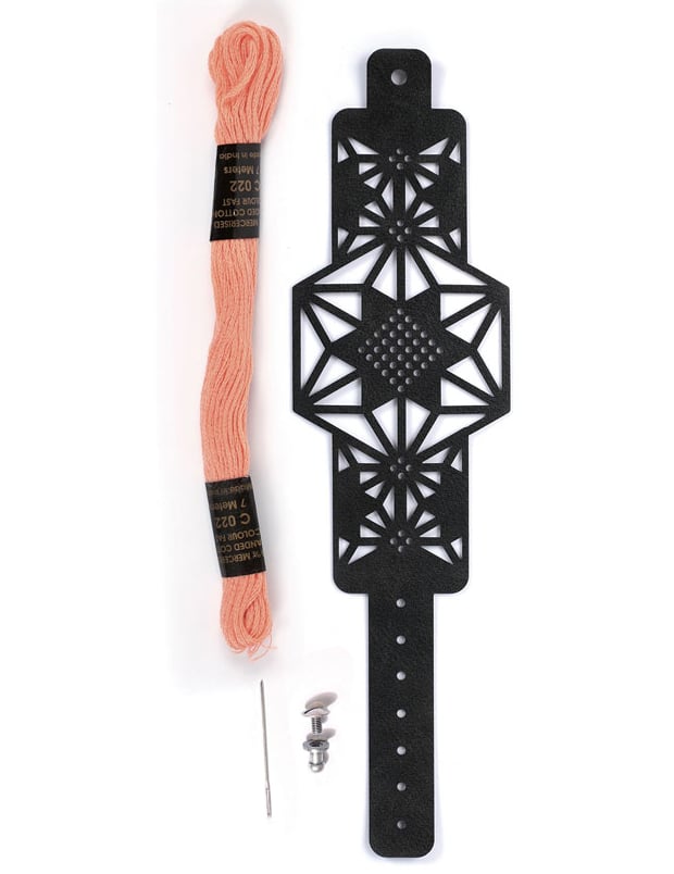 Contenu du kit bracelet à broder motif étoile