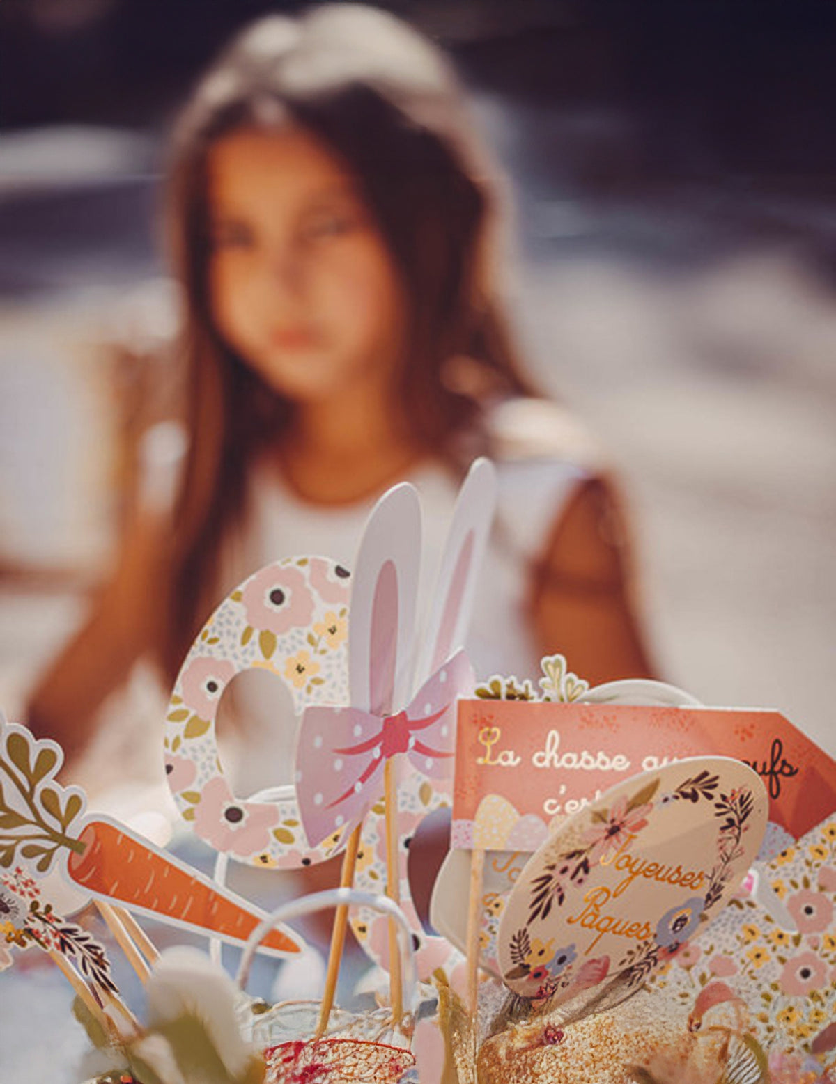 Détail des accessoires fleuris du kit photobooth lapinou liberty pâques