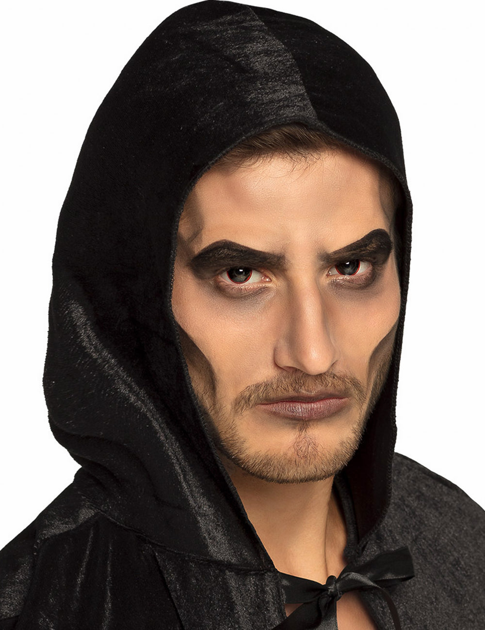 Gros plan sur le regard des lentilles fantaisie noire contour rouge pour adulte