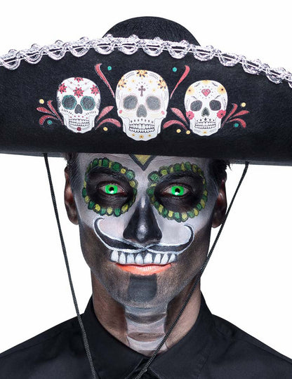 Detailný pohľad na fluorescenčný efekt UV fantázia šošoviek pre dospelých v fluorescenčne zelenej farbe