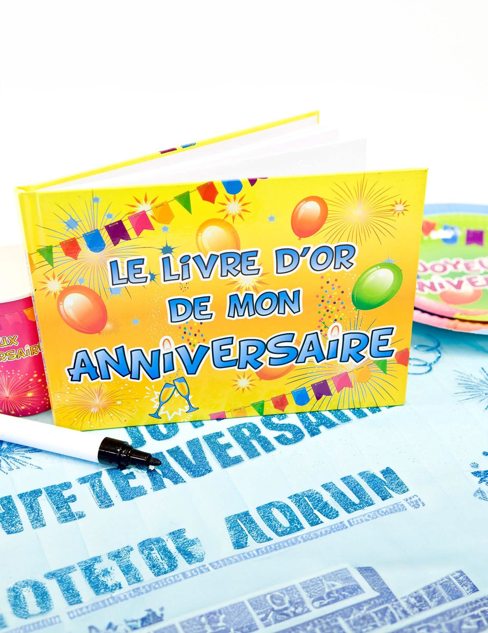 Vue d'ensemble avec accessoires du livre d'or Anniversaire Fiesta