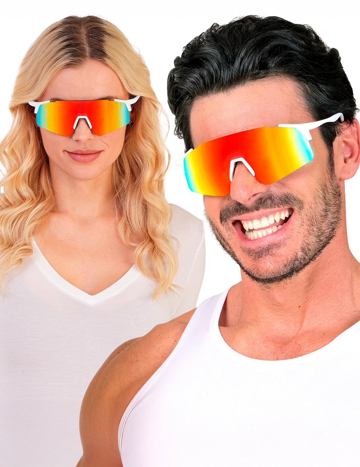 Vue rapprochée des lunettes de sportif arc en ciel portées par un homme et une femme