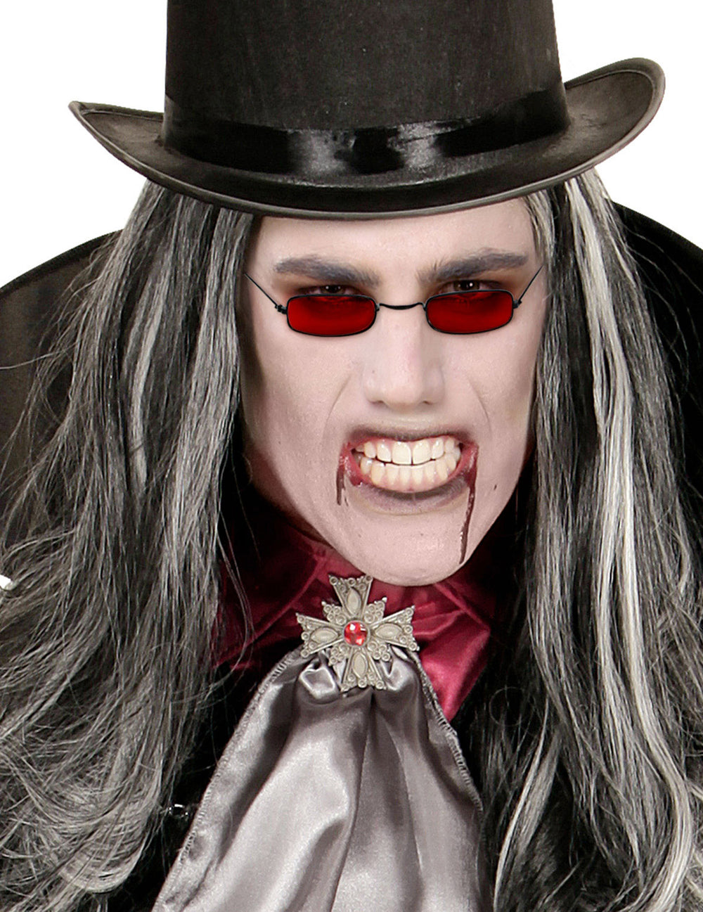 Gros plan sur les lunettes de vampire