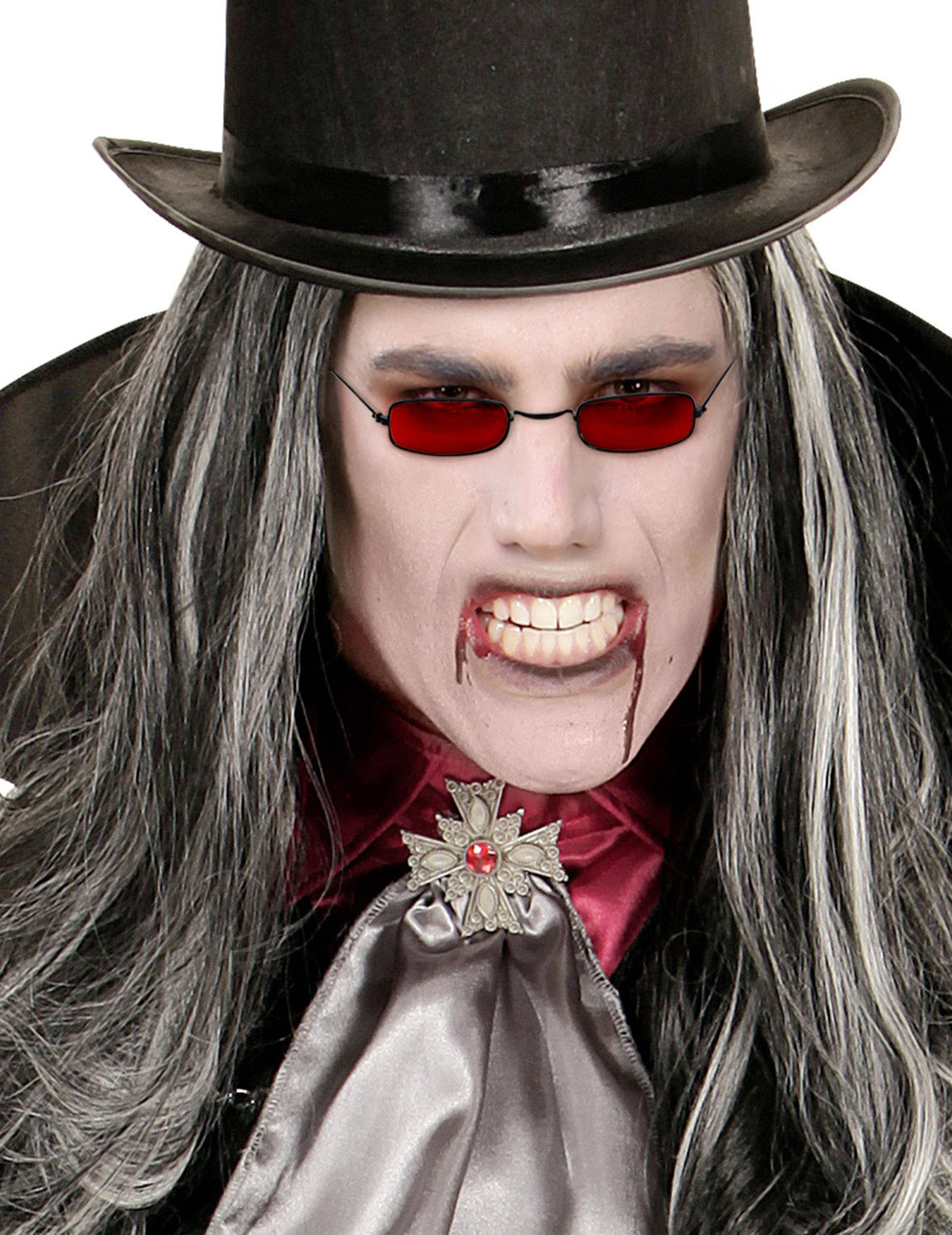 Gros plan sur les lunettes de vampire
