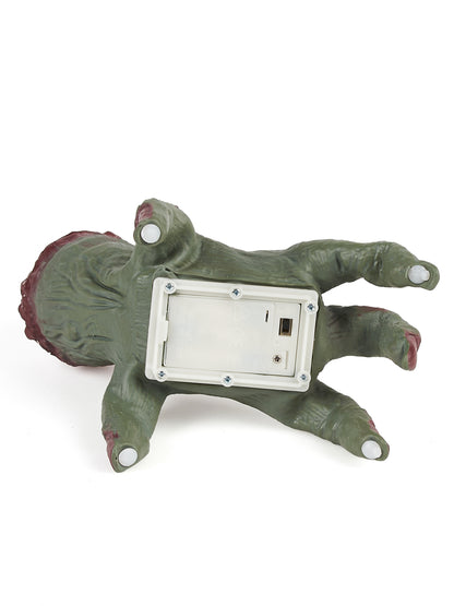 Détail du compartiment à piles de la main de zombie