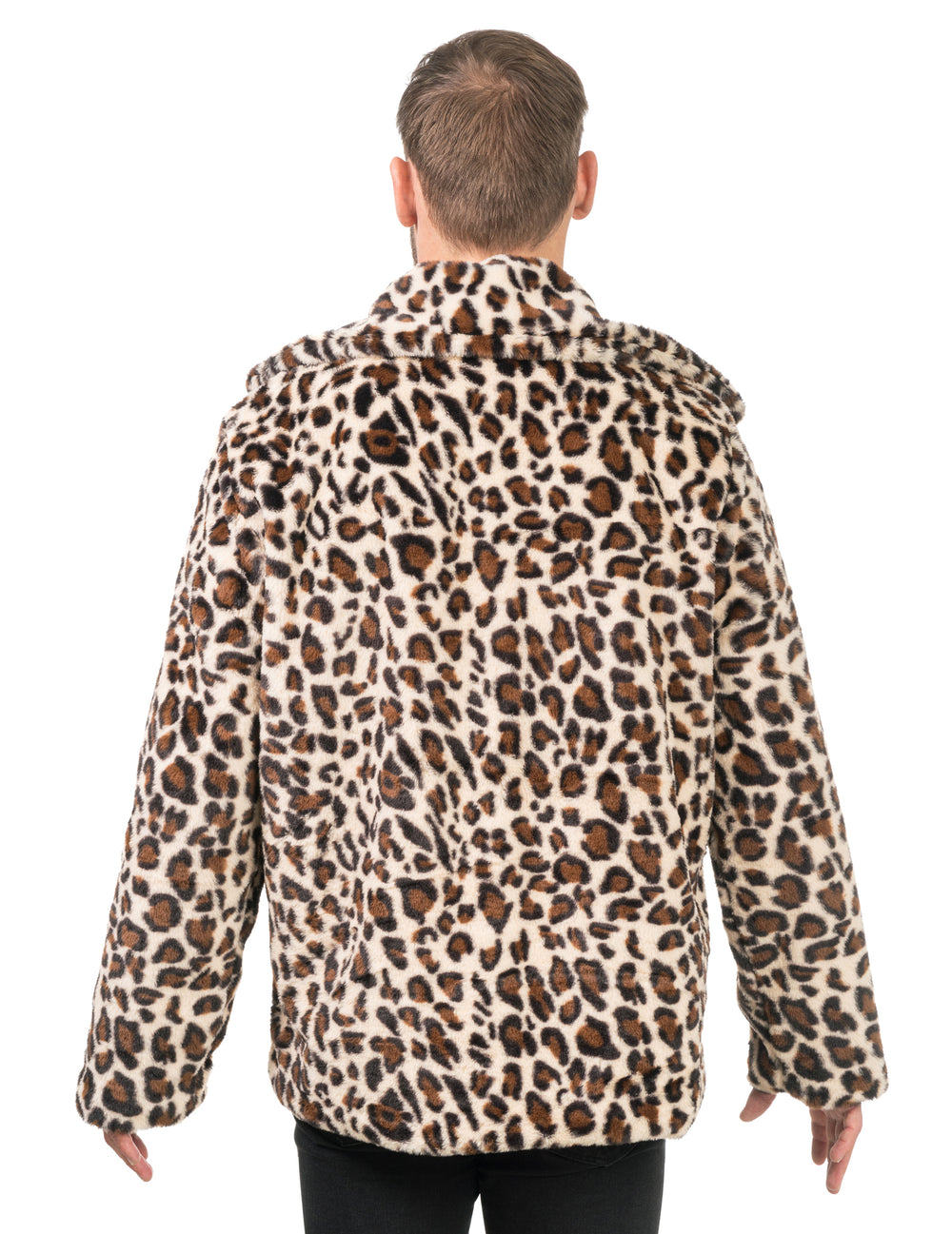 Vue de dos du manteau en fausse fourrure léopard