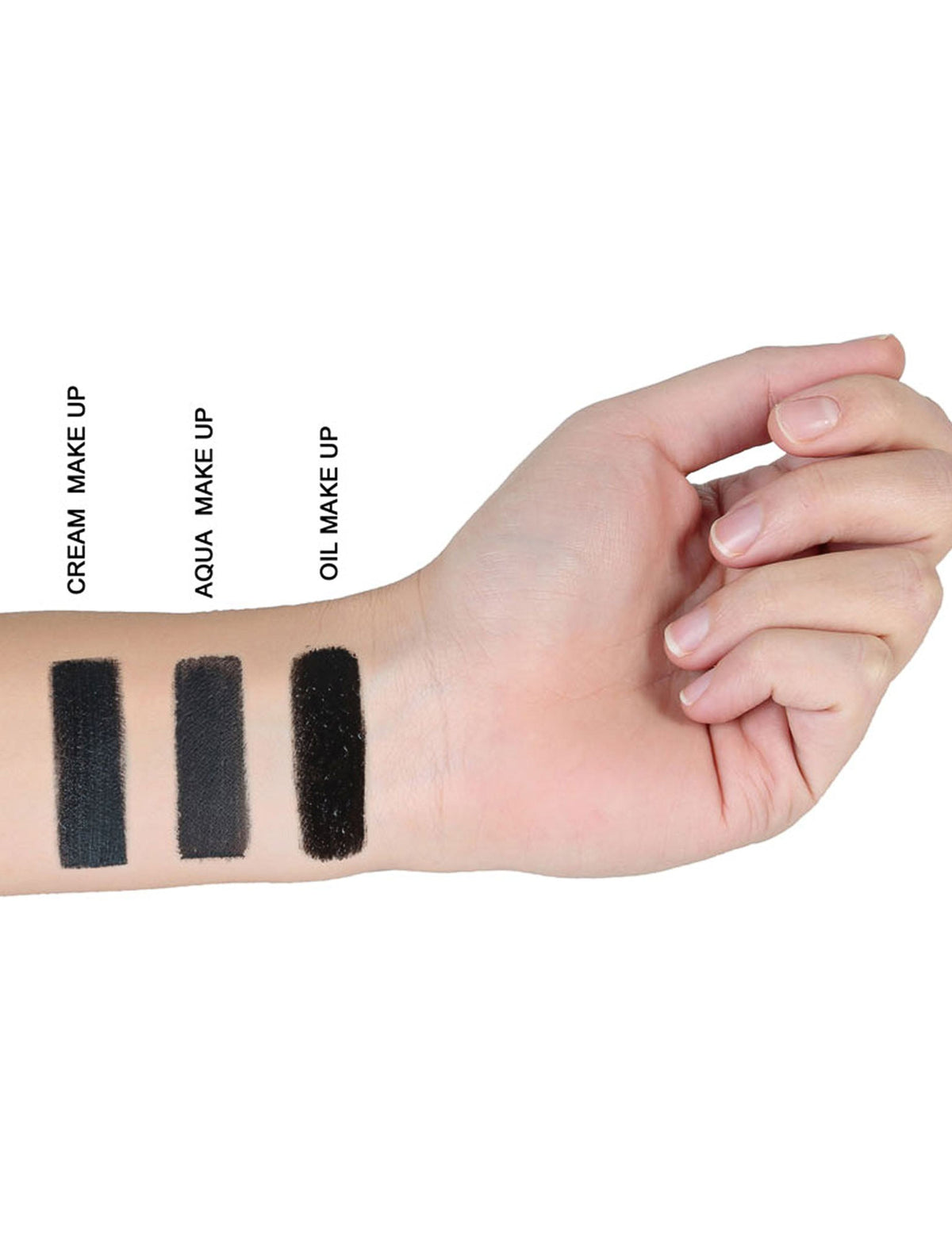 Comparaison du rendu sur la peau du maquillage à l'eau de fête noir