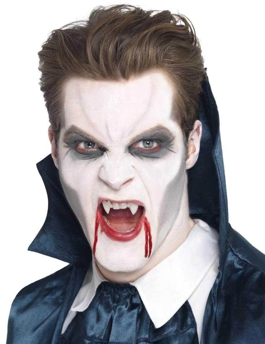 Gros plan sur le rendu final du maquillage palette vampire pour Halloween