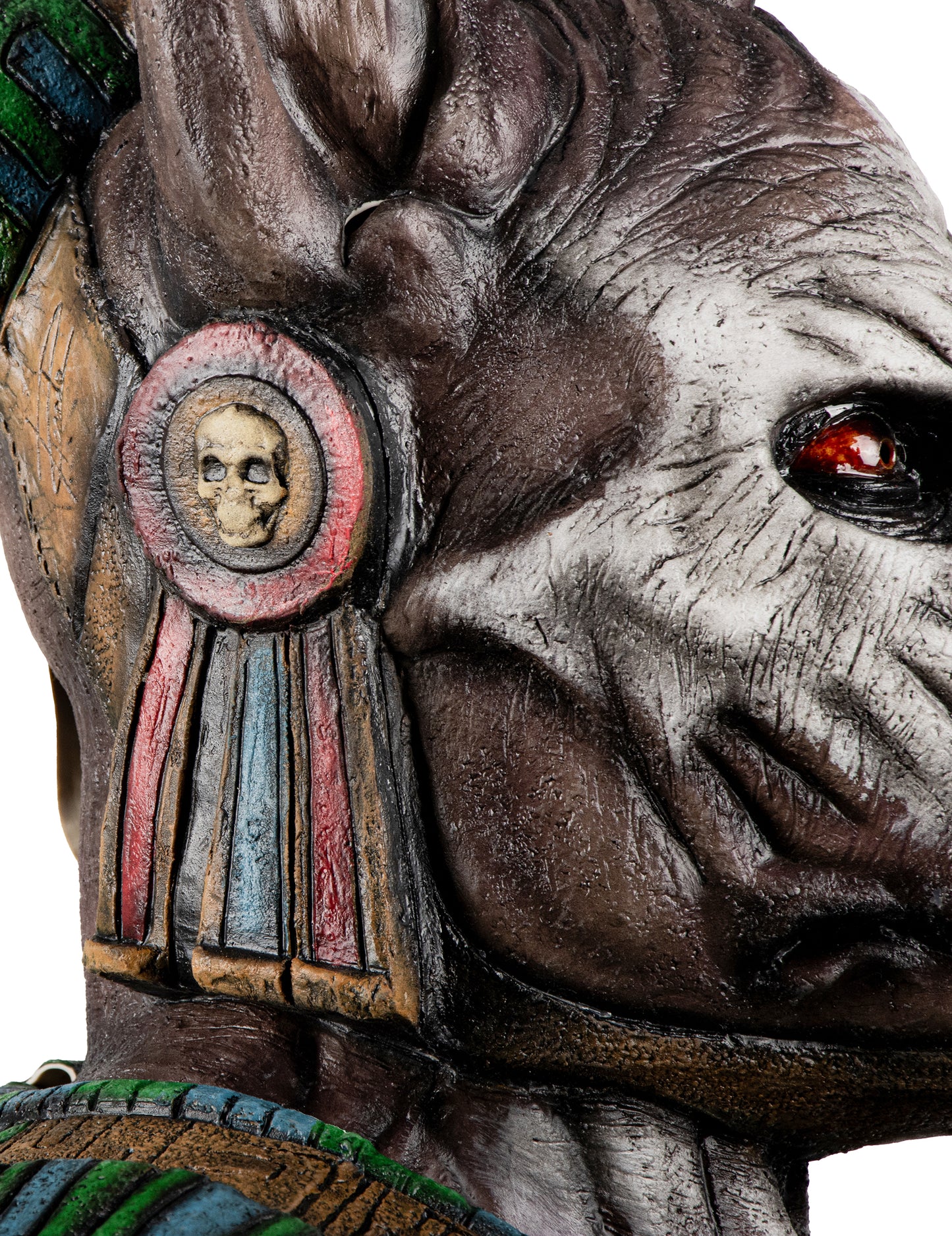 Celotvárová maska príšery s hlavou dospelého psa