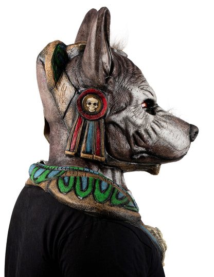 Celotvárová maska príšery s hlavou dospelého psa