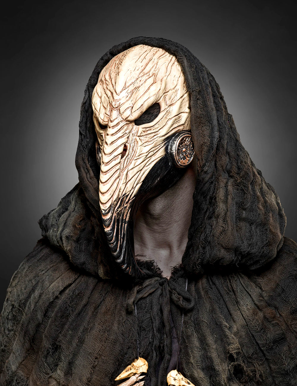 Vue de trois-quarts du masque médecin de la peste