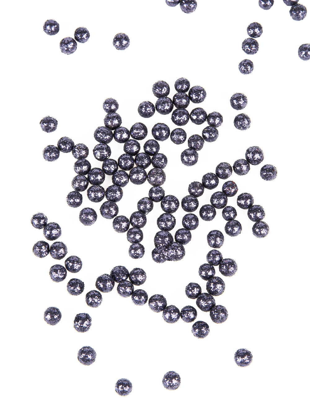 Gros plan sur les mini boules pailletées décoration de table