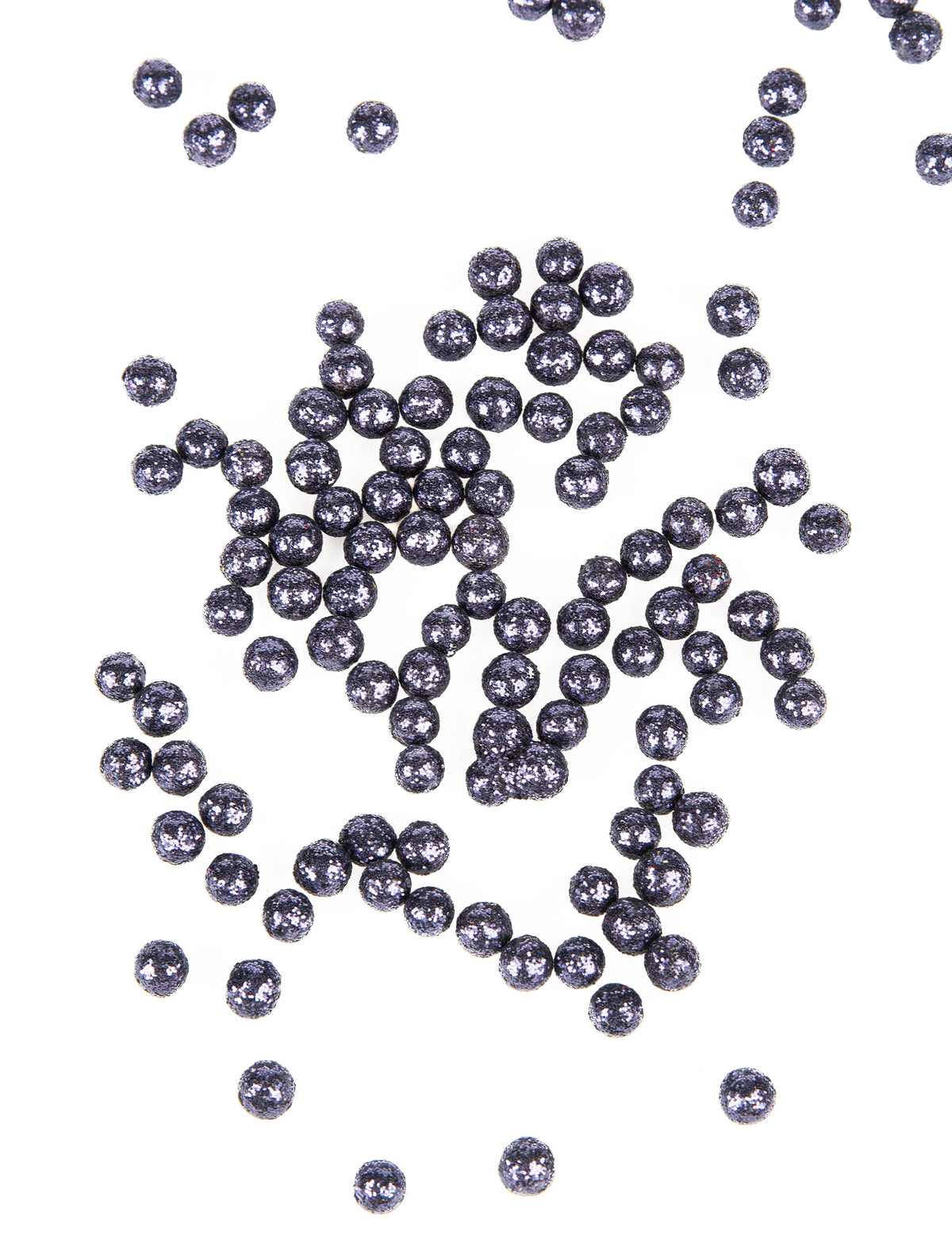 Gros plan sur les mini boules pailletées décoration de table