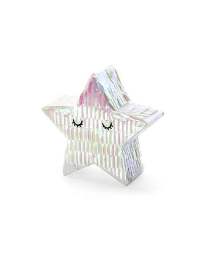 Vue rapprochée sur fond rose de la mini piñata étoile pour décoration iridescente
