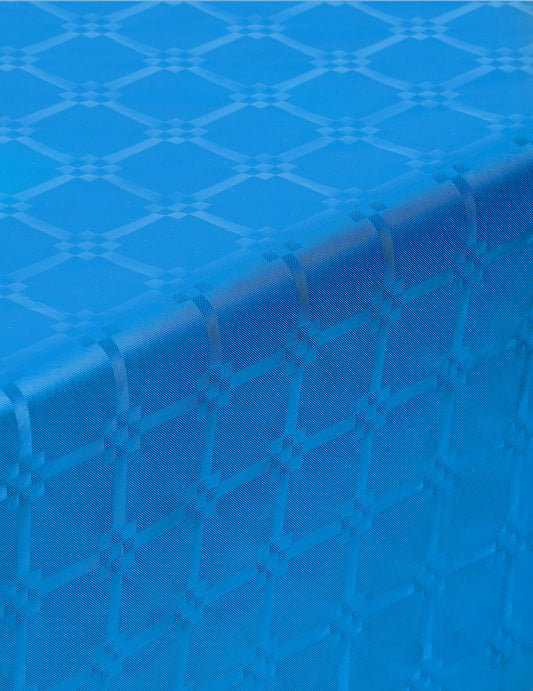 Gros plan sur le relief de la nappe en rouleau papier damassé bleu avec motifs de frises grecques