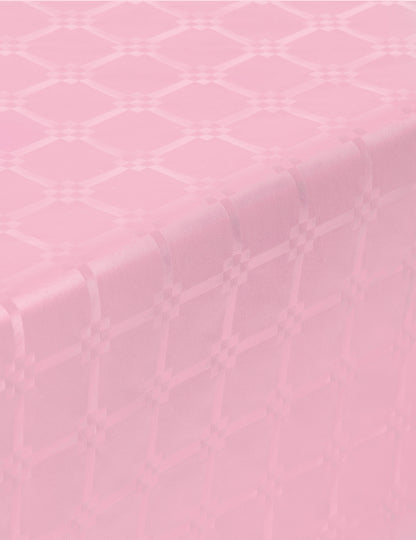 Détail des motifs de la nappe en rouleau papier damassé rose pastel