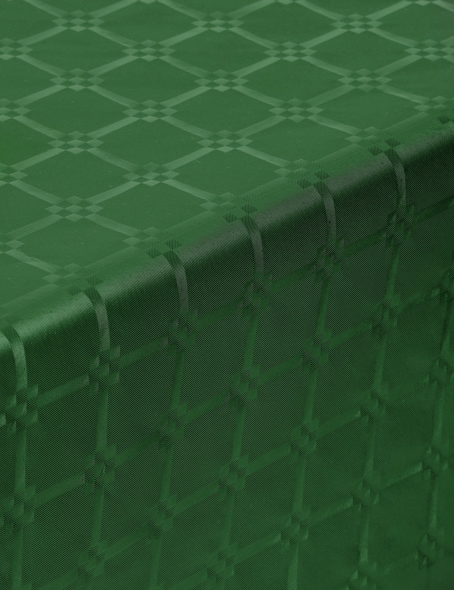 Détail de la texture damassée de la nappe en rouleau papier damassé pour fête vert foncé