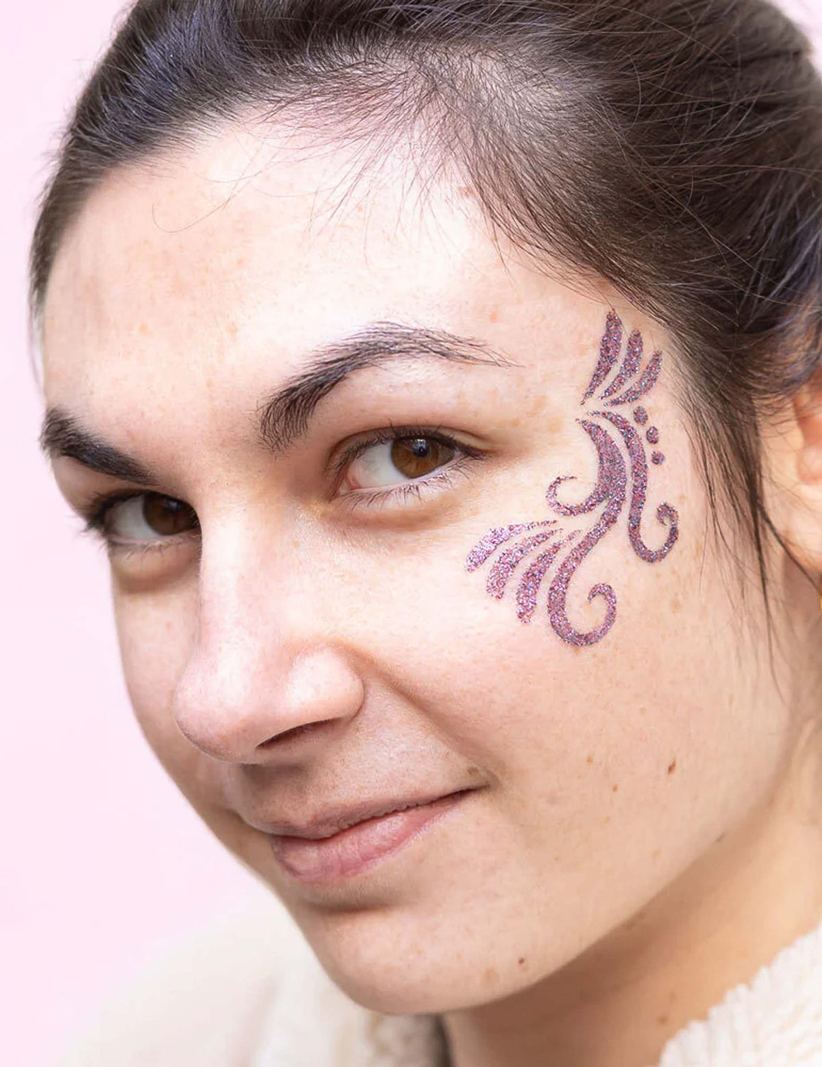 Détail du motif sur le visage des paillettes biodégradables Supernova