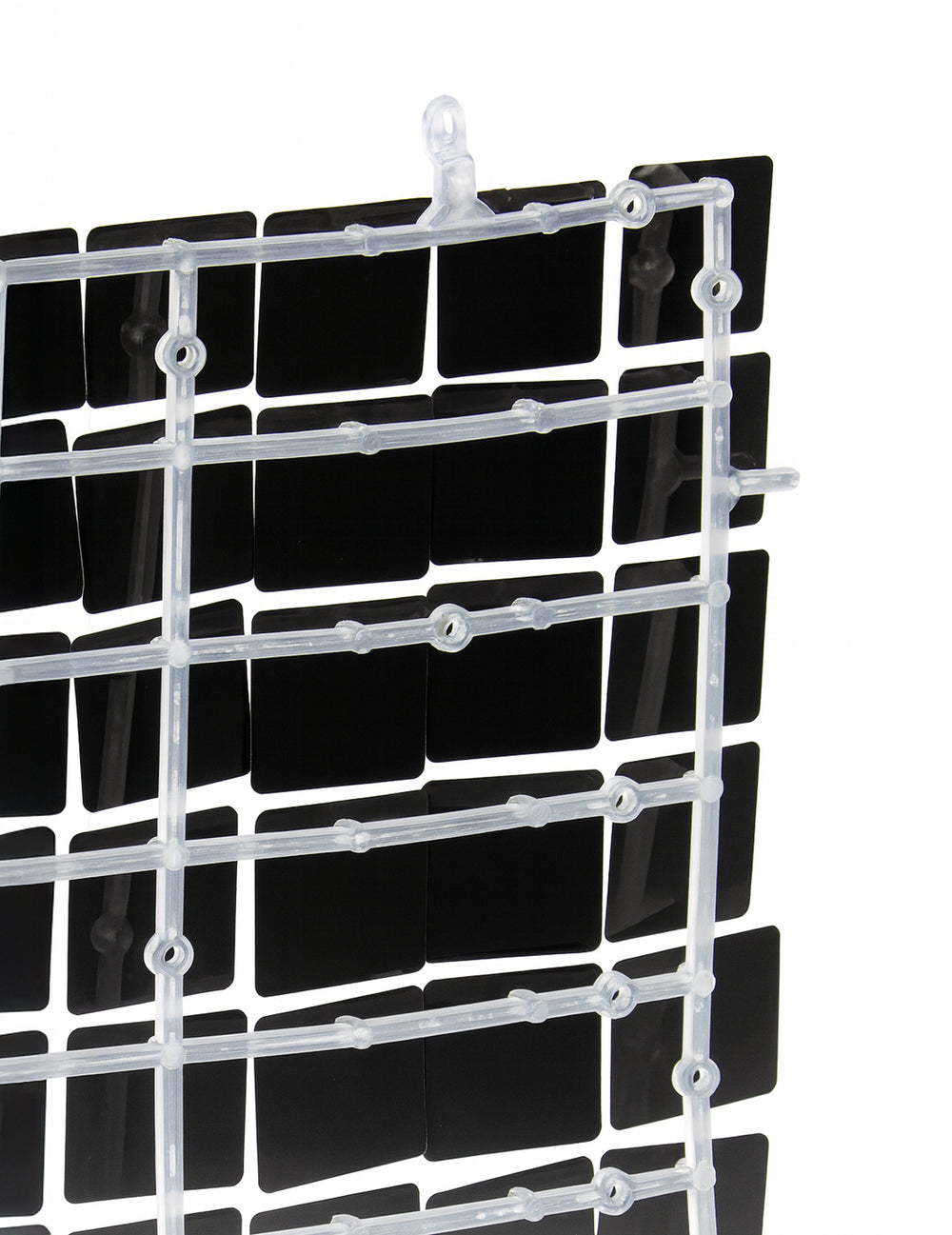 Détail de la structure au dos du panneau de fond noir brillant pour fête noir à sequins