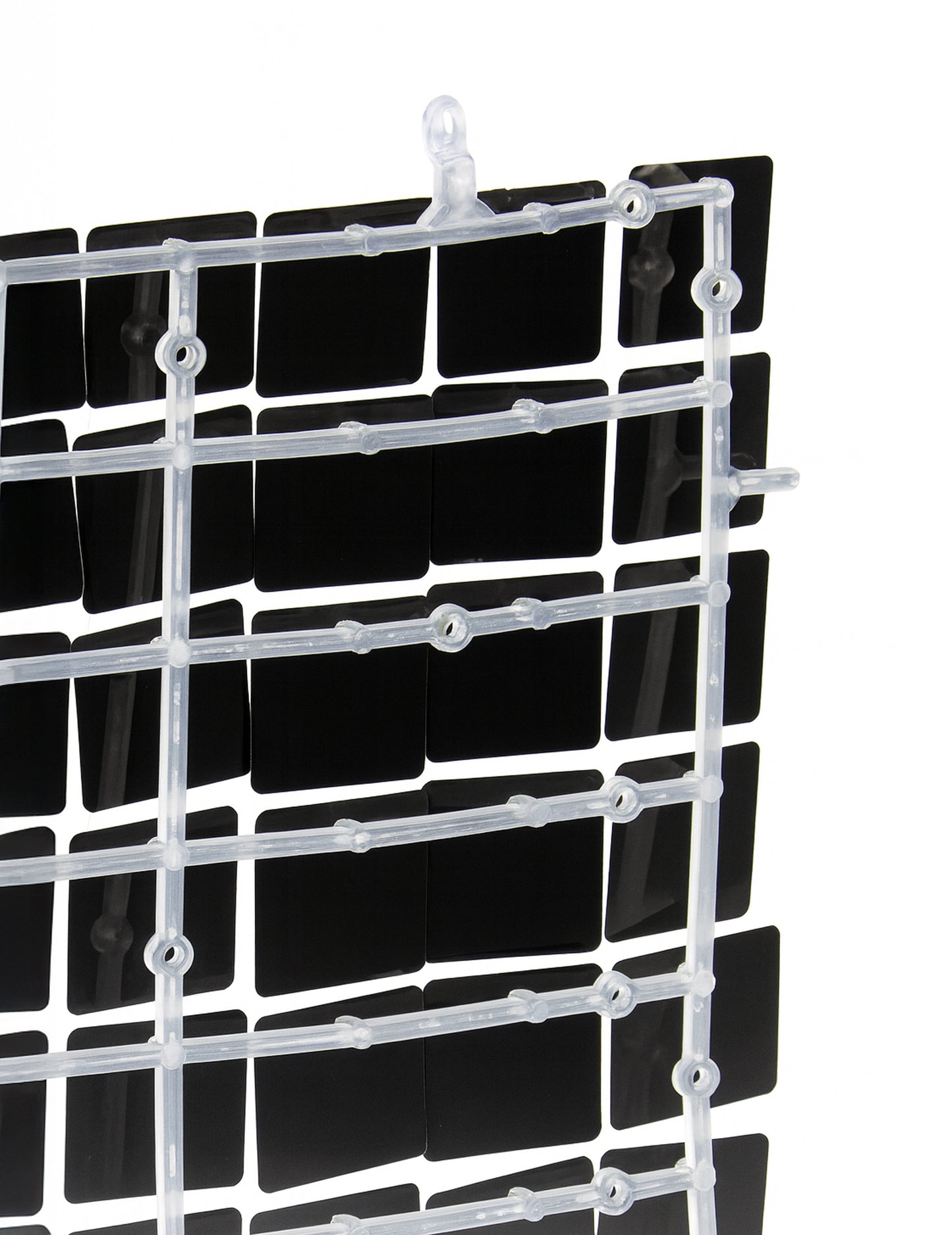Détail de la structure au dos du panneau de fond noir brillant pour fête noir à sequins