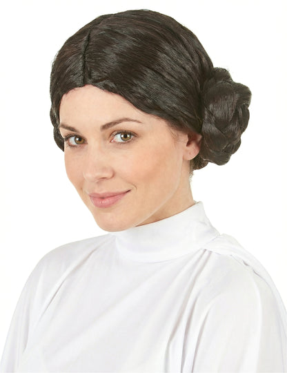Vue de profil de la perruque avec chignon pour femme noire