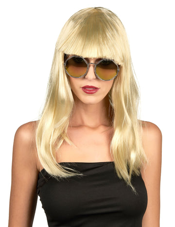 Blondínka parochňa s bangs ženu