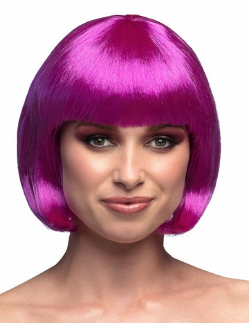 Krátka fialová parochňa žena