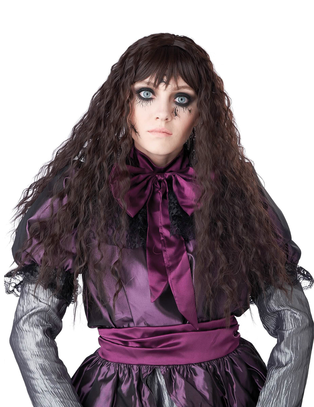 Detail of the fringe of the long wavy brown wig for dieťa