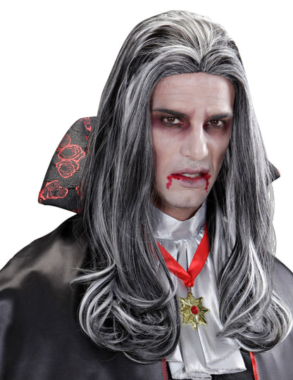 Gros plan de la perruque longue vampire